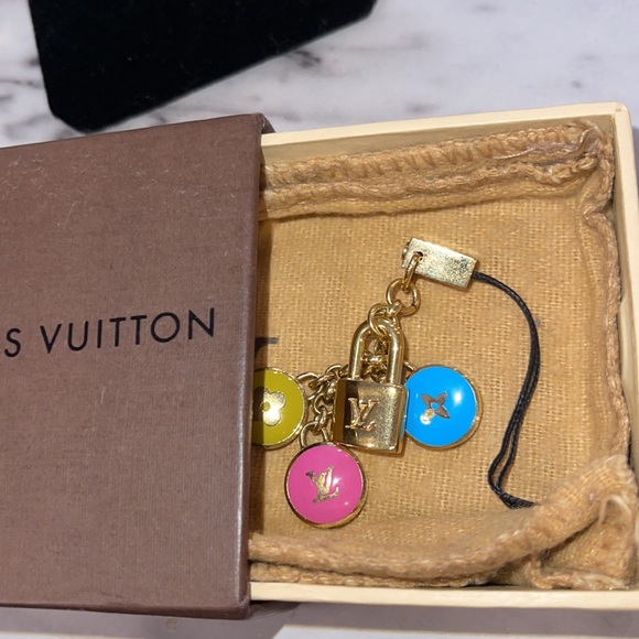 Louis Vuitton charm for bags n phone excellent condition. - Picture 4 of 4